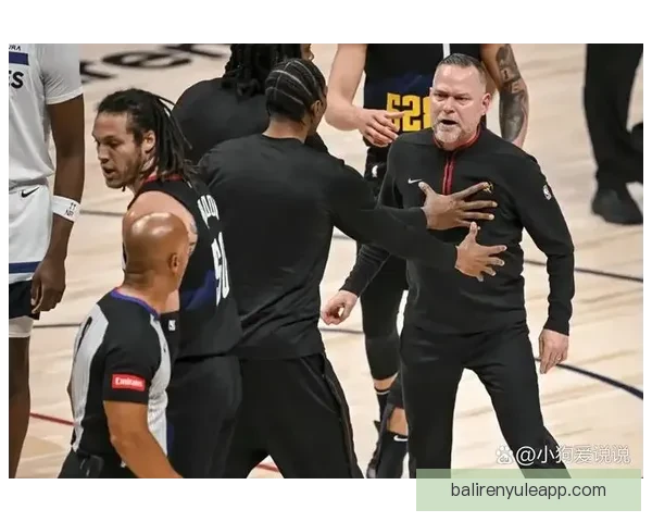 NBA裁判关键两分钟判罚引发球迷舆论热议